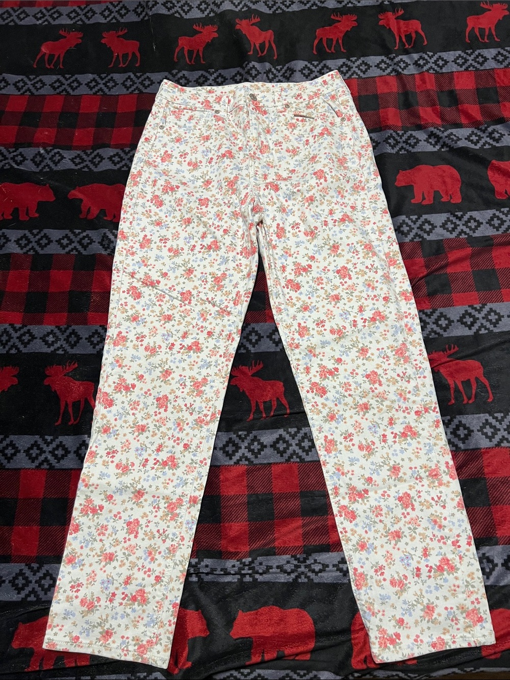 American Eagle Outfitters White Skinny Jeans with Red-Pink Floral Print